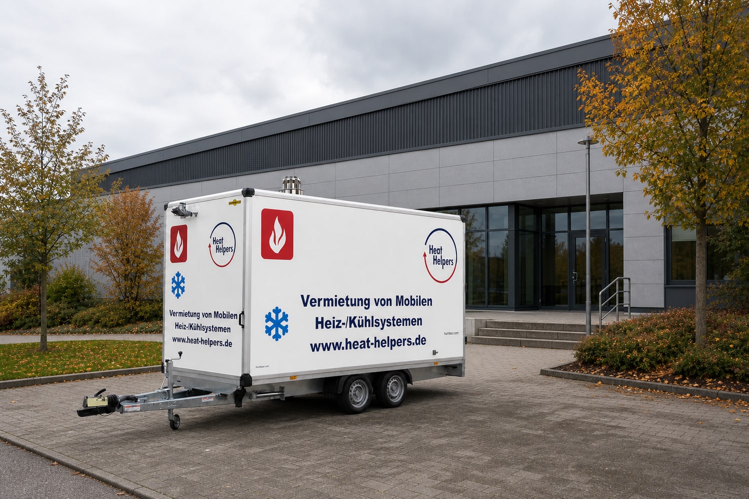 Mobile Heat Helpers Heizzentrale 100 kW an einer Sporthalle